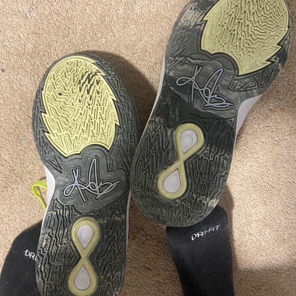 WORN kyrie infinities - Picture 4 of 4